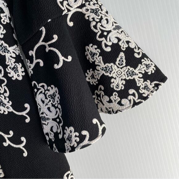 Adrianna Papell height neckline modest long bell sleeve black and white size 4 - Picture 6 of 12